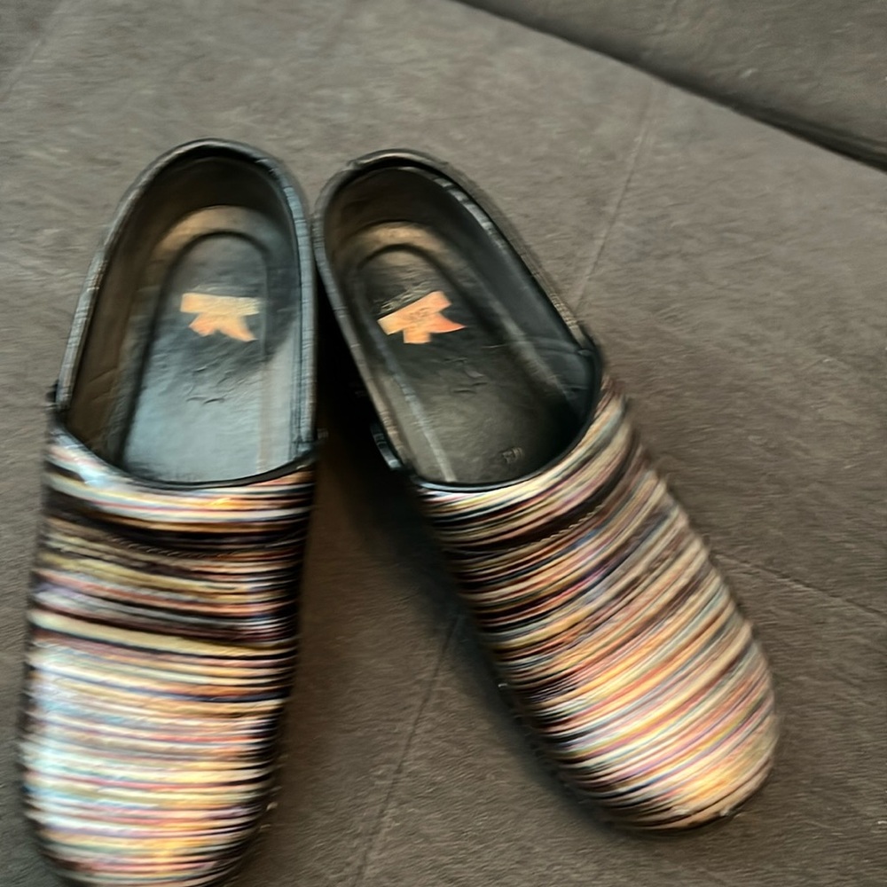 Dansco XP women’s size EUR39/US9…these shoes are so comfortable and supportive